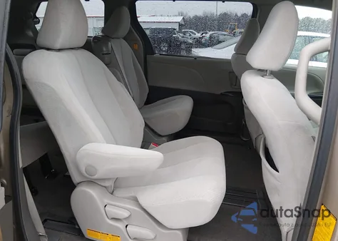 2013 Toyota Sienna Le V6 8 Passenger z USA, uszkodzony, nr VIN 5TDKK3DCXDS352689